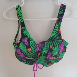Size Large Venus floral bikini top,worn once.